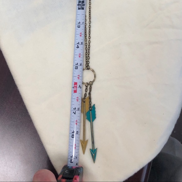 “Two Arrows” pendant necklace. - Picture 3 of 4